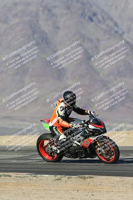 media/Dec-01-2025-Moto Forza (Mon) [[2daa91e15f]]/2-Intermediate Group/Session 4 Turn 9/